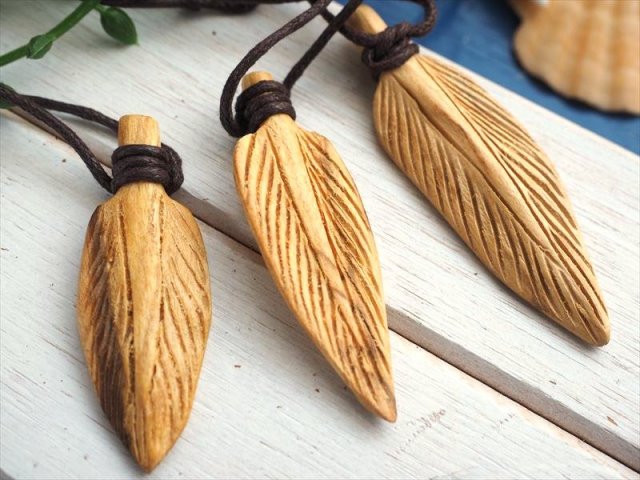 パロサントウッド ホーリーツリー 羽モチーフ紐ネックレス サイズ調整可 サイズ約6.5cm ネックレス長さ約40-80cm 1個売り ペルー産 パワーストーン 天然石