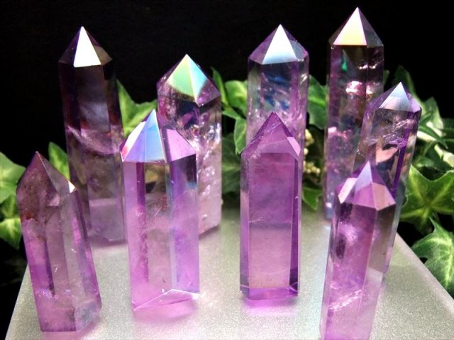 パープルオーラ 天然水晶ポイント(六角柱) 40-50グラム 極上超透明 紫 手ごろな小さめサイズ 大人気浄化アイテム 写真栄えするインテリアに ブラジル産