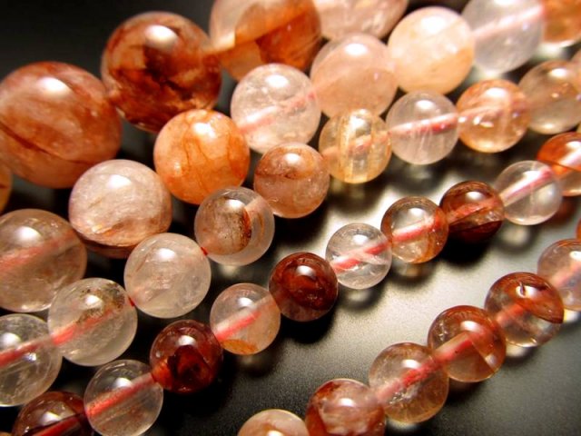 12mm珠 天然レッドクリスタル レッドガーデン、レッドファントム入り