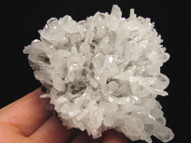 超希少 ヘミモルファイト 異極鉱 クラスター 重さ174g 温和で優しい心