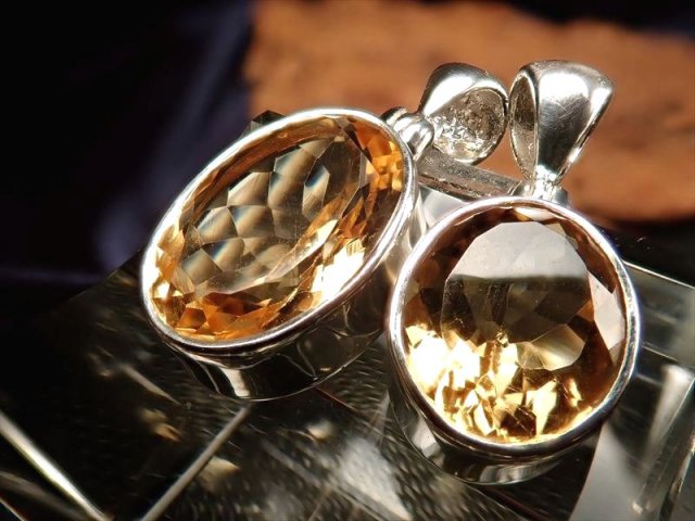 シトリン 黄水晶 オーバルカットペンダントトップ 石サイズ縦約10mm Silver925 超透明 富をもたらす・商売繁盛の石 ブラジル産