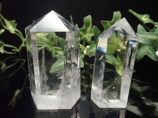 虹入り 水晶ポイント 六角柱 30グラム-40グラム 超透明 手ごろな小さめ