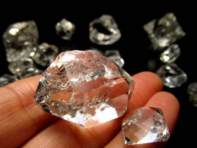 ハーキマーダイアモンド単結晶 重さ2.0g-2.9g 一つ一つ手作業による採掘です ハーキマー水晶 アメリカ ニューヨーク州 ハーキマー地区産 パワーストーン