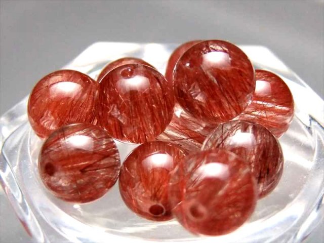 一粒売り 濃い赤針 4A レッドルチル ビーズ石 8mm-8.5mm 透明赤針 たっぷり繊細ルチル 長寿・健康のヒーリングルチル 活力の象徴 ブラジル産 tu-