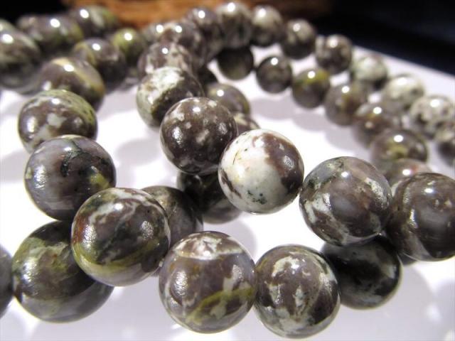 2A ヴァイオレットクォーツブレスレット 8.5mm-9mm×22珠前後 ギャランティカード付き 激レアなバイオレット色の石英