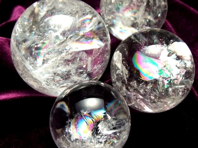 天然虹入り 水晶 丸玉 直径46mm-48mm すべての浄化と純粋さの象徴 お守りにも レインボークォーツ丸玉 ブラジル産