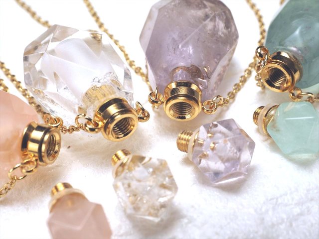 天然石アロマボトル ネックレス 高さ約3.5cm チェーン長さ約44cm ゴールドカラーチェーン&便利なスポイト付き 全4種