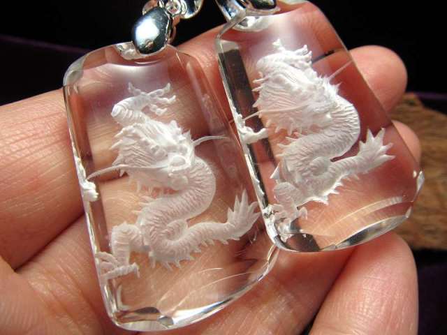 激レア　特選！天然モルダバイトペンダント　龍彫りペンダント 激レア 特選！天然モルダバイトペンダント 龍彫りペンダント 激レア