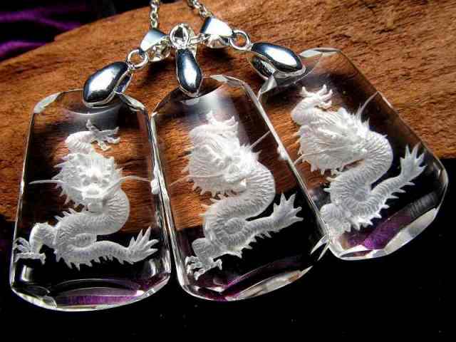 天然石 水晶  龍　彫刻　昇り龍　縁起物 天然水晶「龍」彫刻 92x68x39mm #PB520 - プレミアム天然石専門店