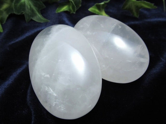 水晶 ホットストーン 重さ 約65g-80g 大きさ約6cm×4cm マッサージ用