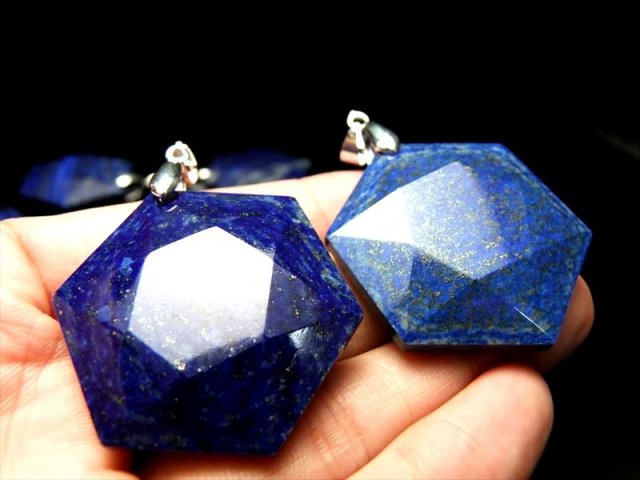 大き目 4A 六芒星型 ラピスラズリ ペンダントトップ 縦約40mm カットの美しい六芒星 幸運の象徴 重さ約22g前後 アフガニスタン産