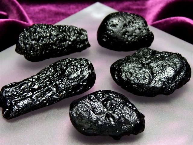 今回は小さめタイプ テクタイト原石 詰め合わせ 約100gパック サイズの