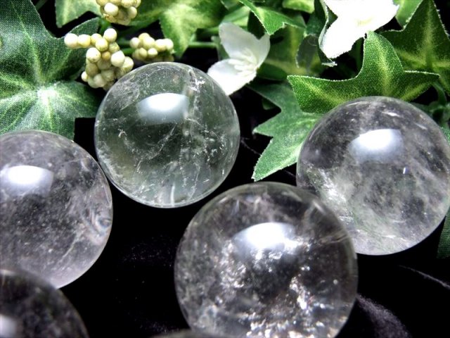 天然透明水晶 丸玉 直径28mm-30mm すべての浄化と純粋さの象徴 お守り