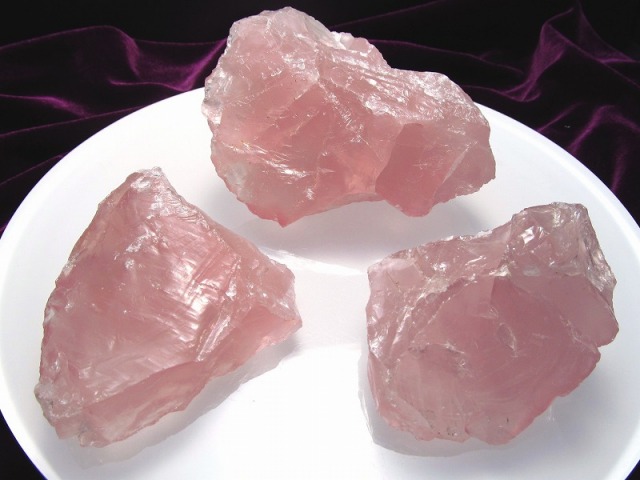 ディープローズクォーツ ラフ 原石 重さ約300g-350g 透明感抜群