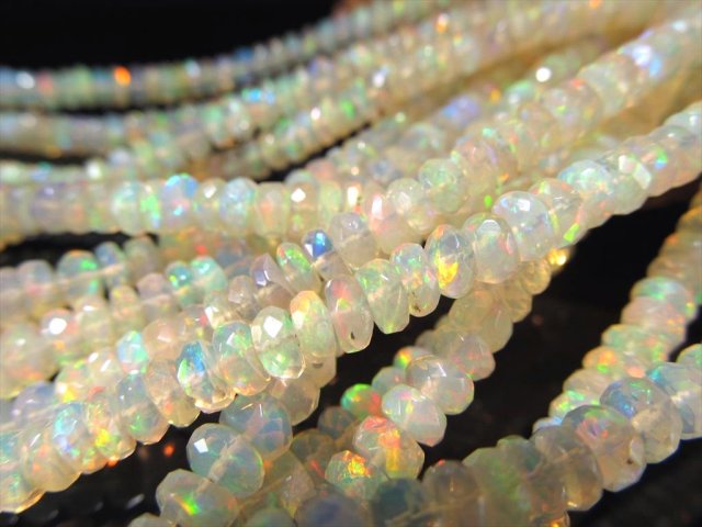 プレシャスオパール ボタンカット ネックレス サイズグラデーション 幅約3.5mm-5mm前後 0.3mmワイヤー通し 約40cm 極上遊色 アジャスタータイプ エチオピア産