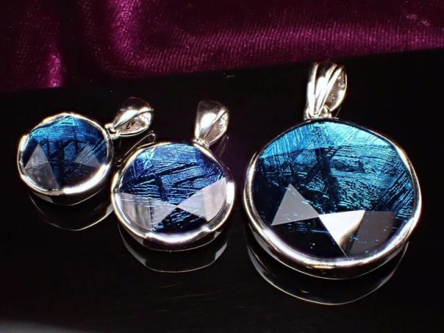 激安宣言 ギベオン 隕石 六芒星 ペンダントトップ Lサイズ 直径約20mm 1個売り SILVER925 メタリックブルーカラー メテオライト ナミビア・ハルダブ州産