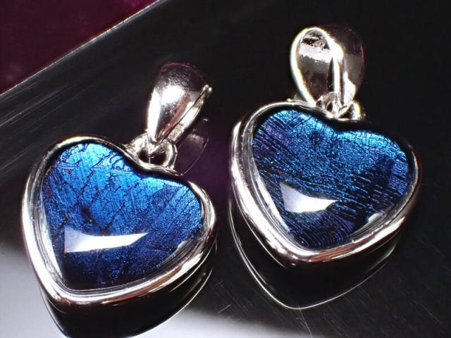 激安宣言 ギベオン ハート型ペンダントトップ メタリックブルーカラー Sサイズ 縦約10.5mm 1個売り バチカン含まない メテオライト 隕石 SILVER925