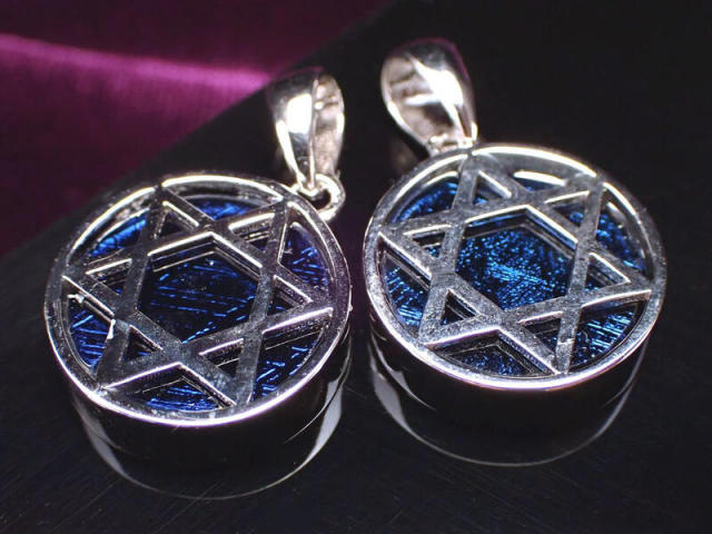 激安宣言 ギベオン 隕石 六芒星 ペンダントトップ Sサイズ 直径約13mm 1個売り SILVER925 メタリックブルーカラー メテオライト ナミビア・ハルダブ州産