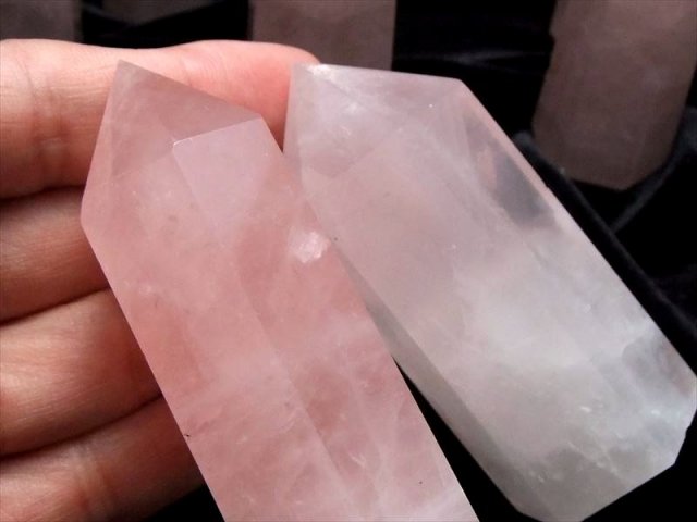 ローズクォーツ ポイント 六角柱 50g-60g 透明ピンクの紅水晶ポイント