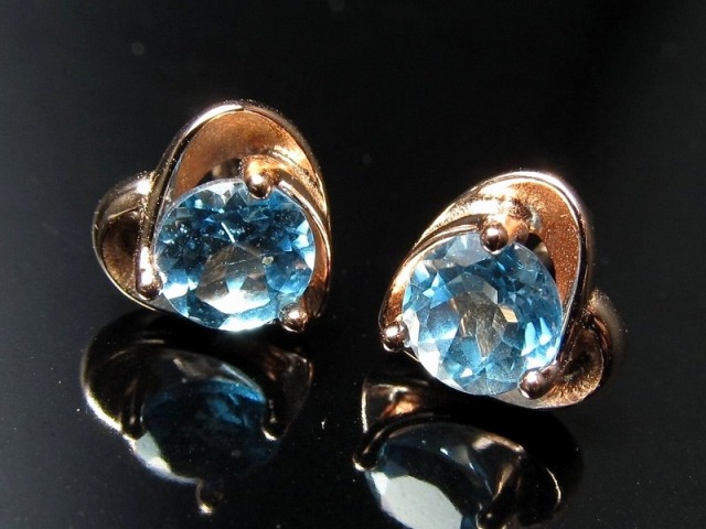 スイスブルートパーズ ピアス ハート型モチーフ ラウンドブリリアント