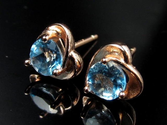 スイスブルートパーズ ピアス ハート型モチーフ ラウンドブリリアント