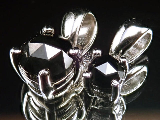 天然ブラックダイアモンド ペンダントトップ 石サイズ約4mm 極上の煌き カリスマ性の象徴 極上宝石質 SILVER925 パワーストーン 天然石