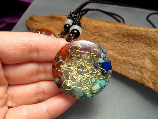 7種チャクラ対応 サークル ペンダント 紐付き オルゴナイト