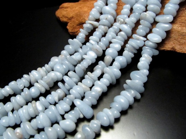 約5mm-10mm エンジェライト 硬石膏 さざれ連 一連 約82-85cm 極上 天然石 ビーズ パワーストーン ペルー産 パワーストーン 天然石