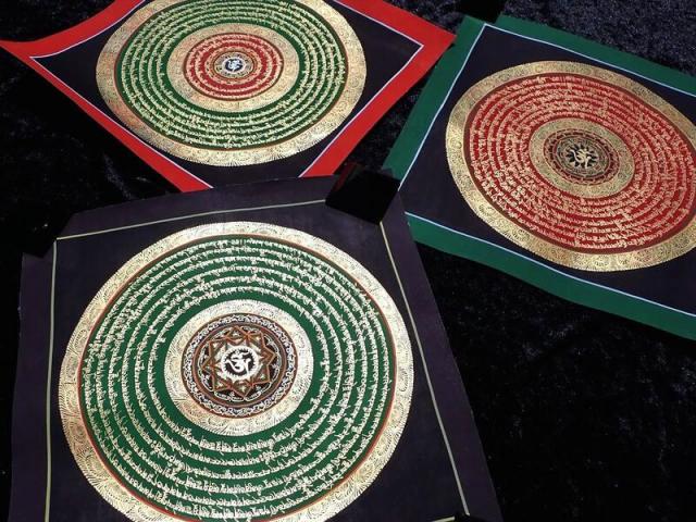 本物 曼荼羅 マンダラ サイズ約25×25cm 肉筆 手書きの精密画 曼陀羅 チベット仏教 パワーストーン 天然石