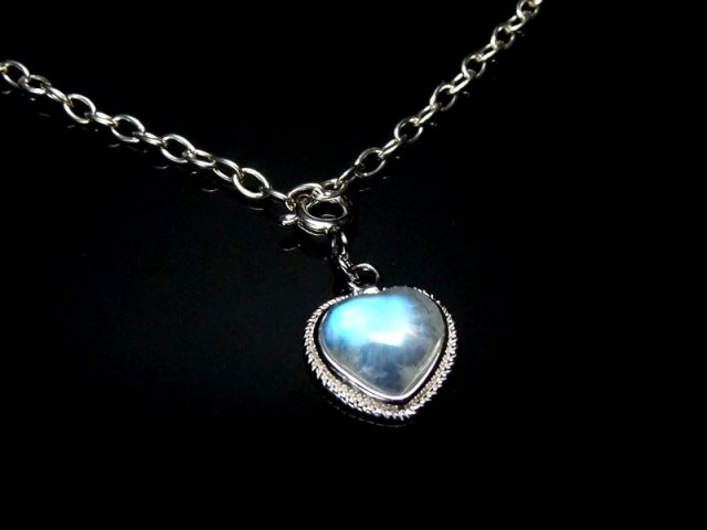 ブレスのチャームにも出来る引き輪付き 4A ブルームーンストーン