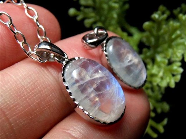 K18WG ムーンストーン オーバル型 ペンダント ネックレス オーバル ペンダント トップ ムーンストーン レインボームーンストーン