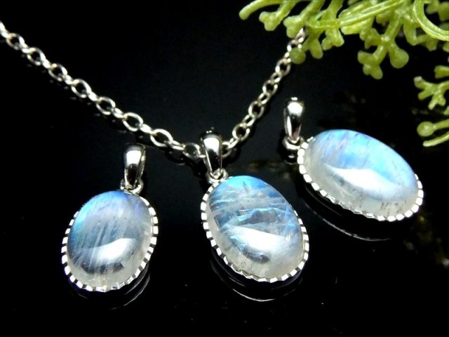 ぷっくりオーバル型 4A+ ブルームーンストーン ペンダント トップ 重さ