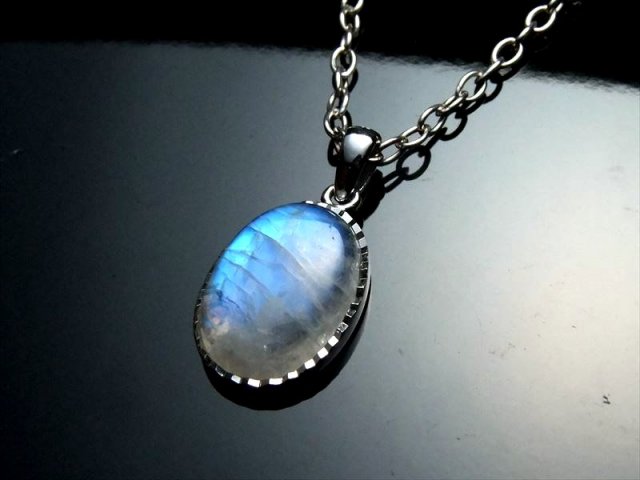 ぷっくりオーバル型 4A+ ブルームーンストーン ペンダント トップ 重さ