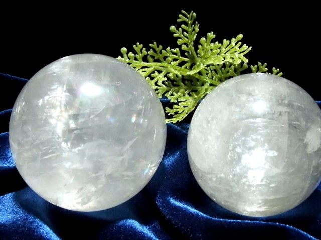 きらきら 透明 4A ホワイトカルサイト 丸玉 直径62mm-64mm エネルギーの増幅と強力な浄化の石 神秘的な美しさ 方解石 ブラジル産