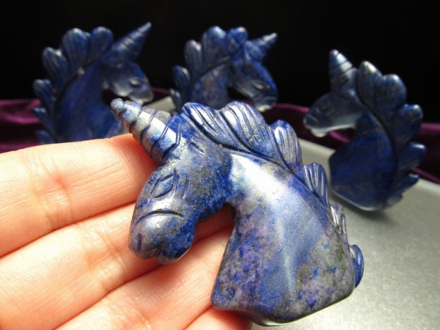 天然石ラピスラズリのユニコーン　置物　彫物NO.091811 置物 彫り物 ユニコーン ラピスラズリ 9月誕生石 邪気を払う 恋愛運