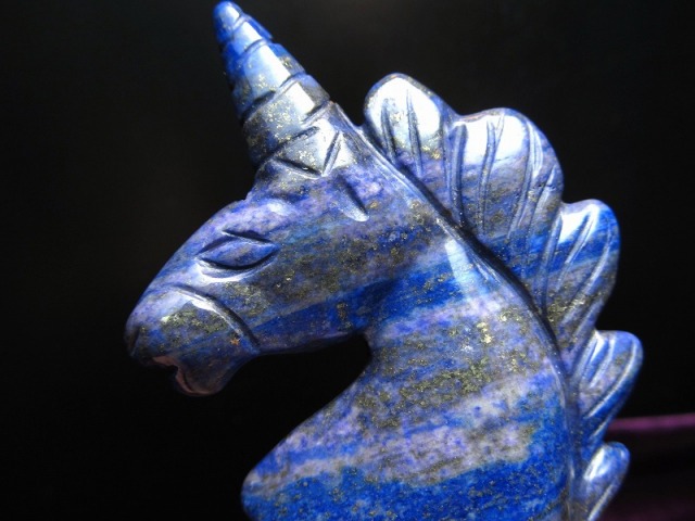 ラピスラズリ ユニコーン 彫り 高さ約50mm 重さ50g-65g前後 最強の幸運