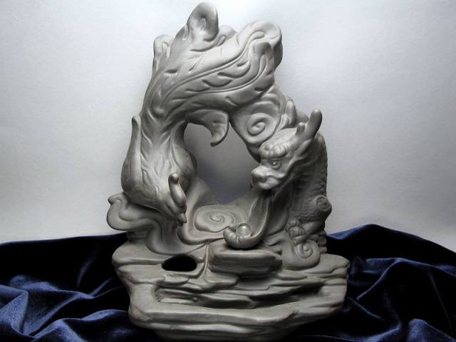 龍神と鶏 倒流香炉 高さ約210mm前後 重さ 約650g前後 シックなダークブラウンカラー 倒流香 コーンタイプ用 大吉開運 龍神デザイン