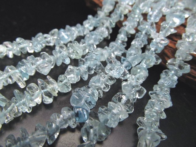繊細小粒 約3mm-8mm 透明アクアマリン さざれ連 一連 約38-40cm 3月の誕生石 超クリア ブラジル産