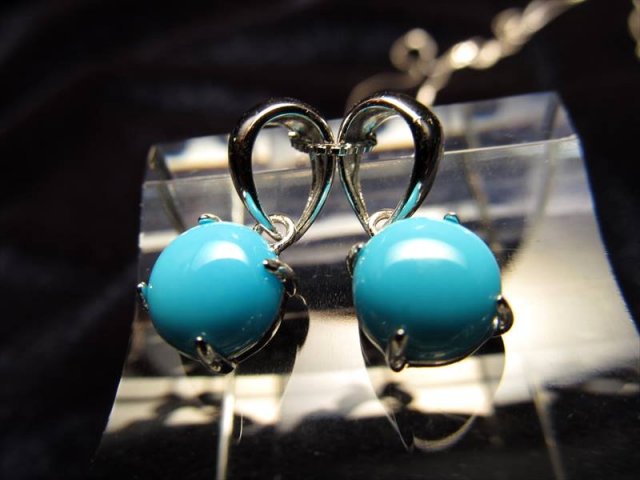 アリゾナ産 天然ターコイズ ペンダントトップ シンプル四ツ爪ラウンド型 サイズ約6mm ターコイズの最高峰 Silver925