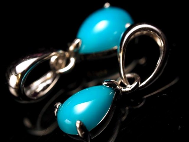 アリゾナ産 天然ターコイズ ペンダントトップ ペアシェイプ型 サイズ約7mm ターコイズの最高峰 鮮やかなスカイブルー Silver925