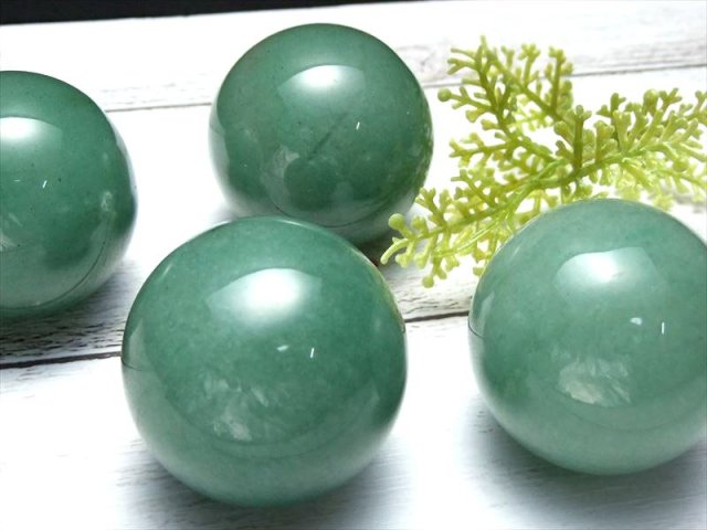 つやつや高品質 アベンチュリン（砂金水晶）丸玉 直径50mm前後 深い森のような緑色 癒しとリラックスの石 スフィア インド産