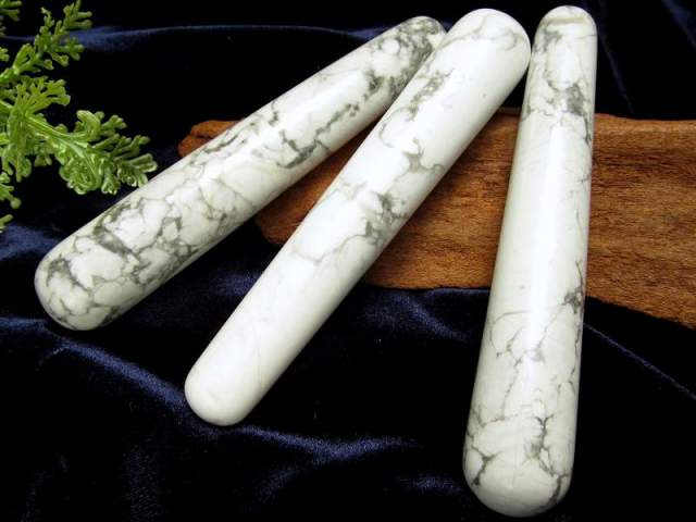 ハウライト マッサージ棒 長さ約110mm前後 太さ約15-20mm 平穏と叡知の象徴 高い浄化作用 怒りを鎮める無垢な石 ハウ石 マジックワンドにも