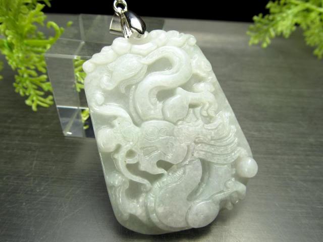 RS7-10 上品 手彫り 花型 ミャンマー産 深緑 本翡翠 ルース 裸石 硬玉  