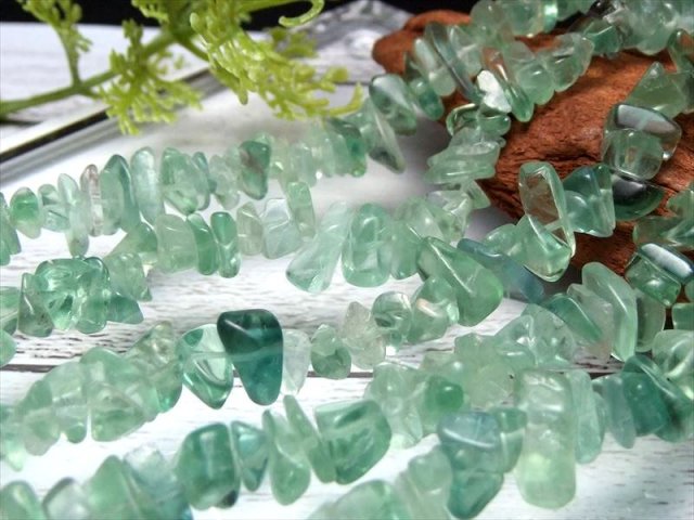 グリーンフローライト さざれ 幅約7mm-15mm 一連 長さ85-88cm 透明 ブラジル産 パワーストーン 天然石