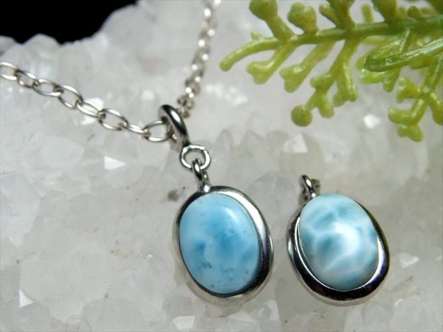 ラリマー オーバル型 ペンダントトップ 石サイズ縦約9.5mm ブルーペクトライト ぷっくり ブレスのチャームにも出来る引き輪付き ドミニカ共和国産