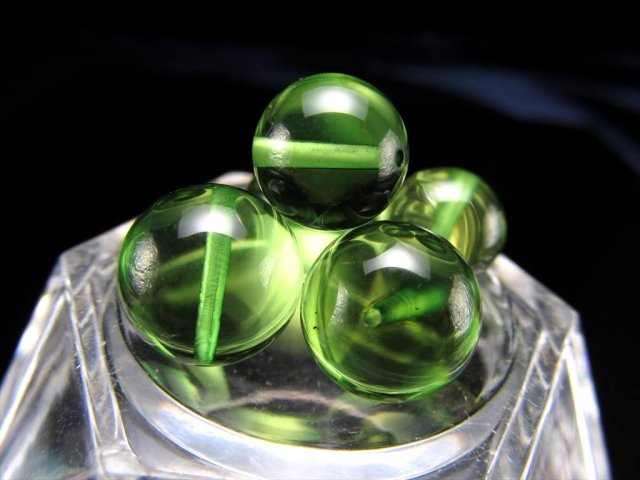 1粒売り 5A グリーンアンバー 天然琥珀 ビーズ石 約7mm珠 発色美しいリトアニアアンバー バルト海産