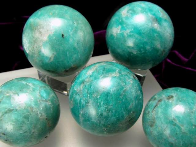 濃厚発色 石英・ブラックトルマリン共生 アマゾナイト 丸玉 直径46mm-48mm つやつやブルーグリーン 天河石 マダガスカル産 パワーストーン 天然石