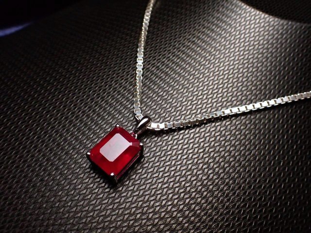 最高級5A 極上ルビー ペンダントトップ スクエアカット Mサイズ 石
