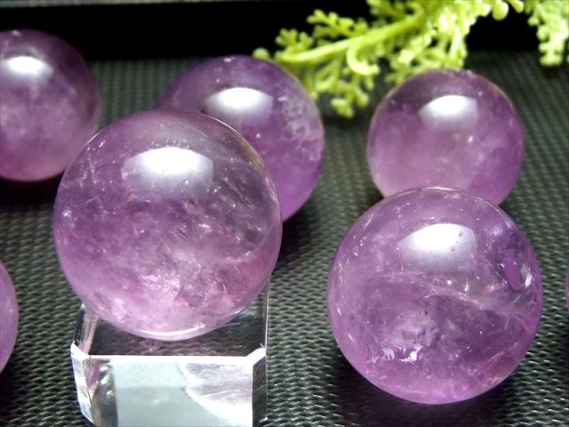 1個売り ラベンダーアメジスト 丸玉 直径約30mm-35mm 愛の守護石 ブラジル産 パワーストーン 天然石 2025年11月再入荷分の画像あり