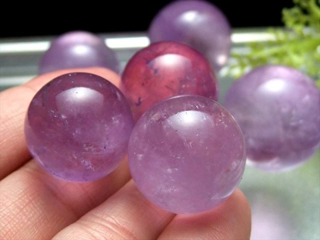 1個売り ラベンダーアメジスト 丸玉 直径約30mm-35mm 愛の守護石